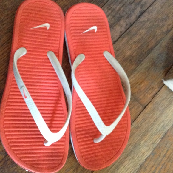 Nike flip flops sandals 7