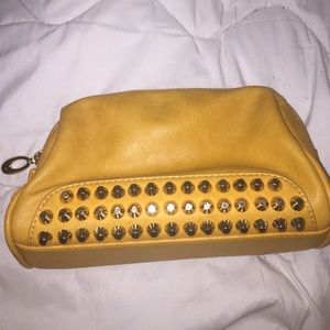 Studded clutch