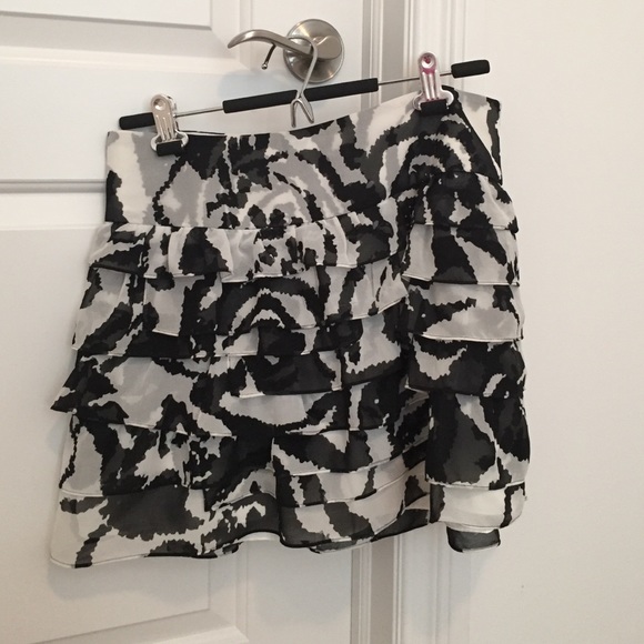 Express Black and white ruffle skirt