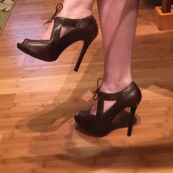 Gianni Bini Shoes - Gianni Bini Vintage-Style Brown Leather Pumps