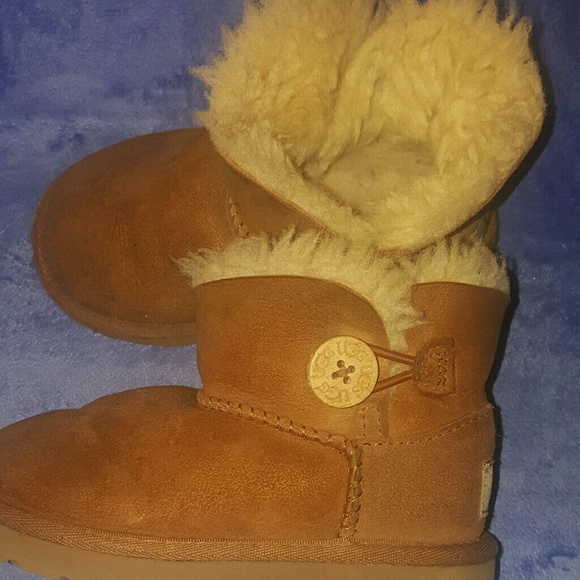 *TODDLER GIRLS SIZE 9 SHORT UGG BOOTS*