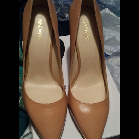 Nine West pump - Picture 1 of 3