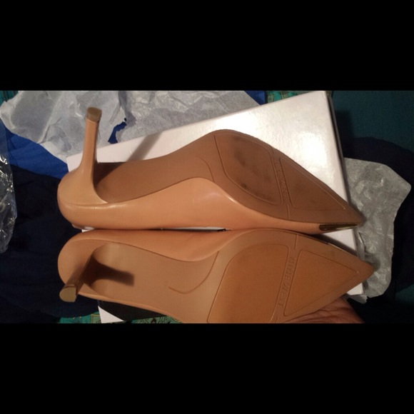 Nine West pump - Picture 3 of 3