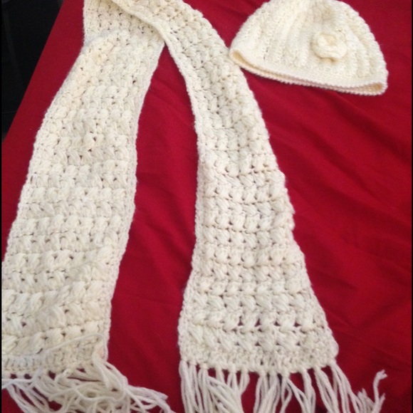 Hand made scarf and hat very cute !!
