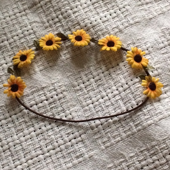 Flower headband - Picture 1 of 1