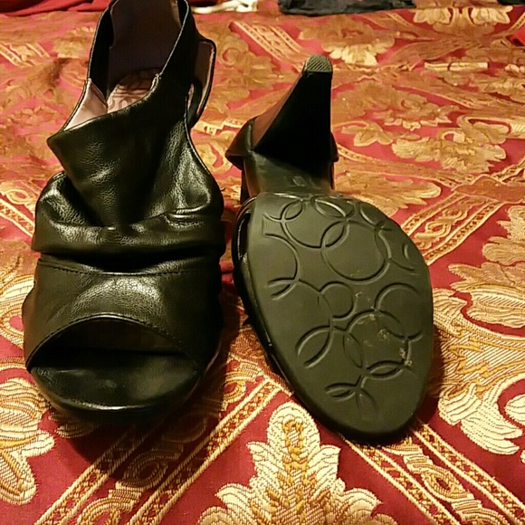 Sandals - Picture 2 of 3