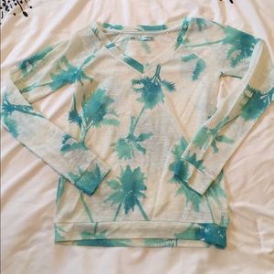 Light long sleeve top