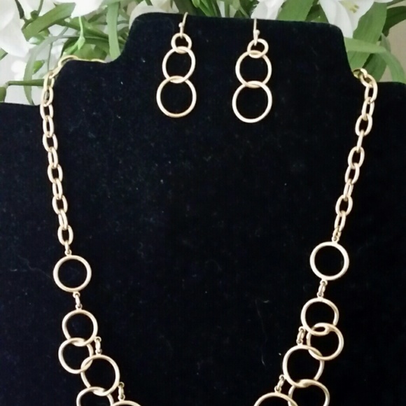 Gold tone link 3 piece jewelry set