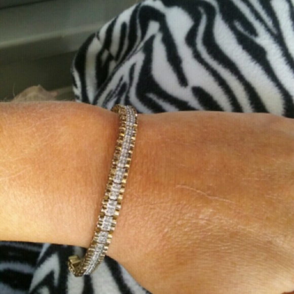 Gold bracelet w/ diamonds