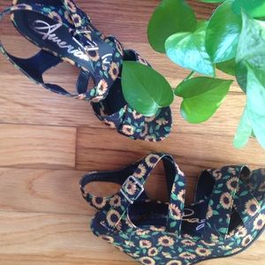 Adorable Sunflower Print Wedge Sandals