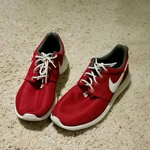 Brand new ruby red nike roche