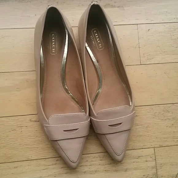 NUDE COACH FLATS. ALMOST NEW