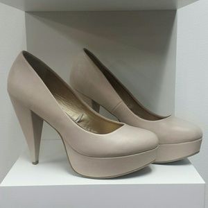 Nude/blush pink pumps