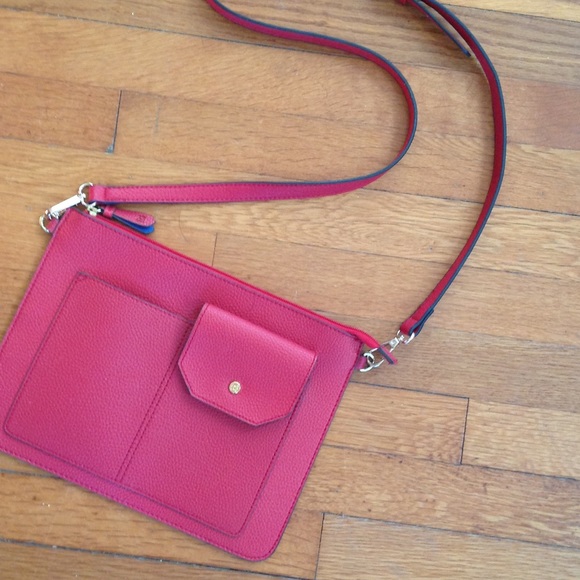 Simple Red Crossover - Picture 2 of 7