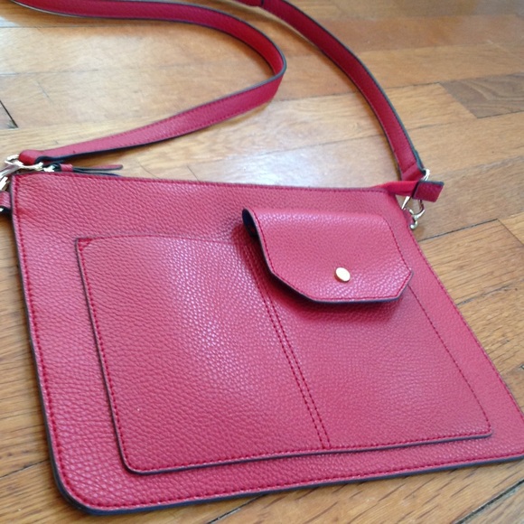 Simple Red Crossover - Picture 6 of 7