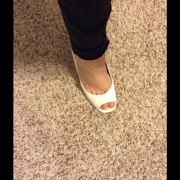 shoes - Picture 2 of 4