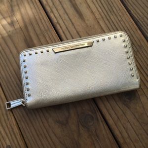 Large Luma wallet