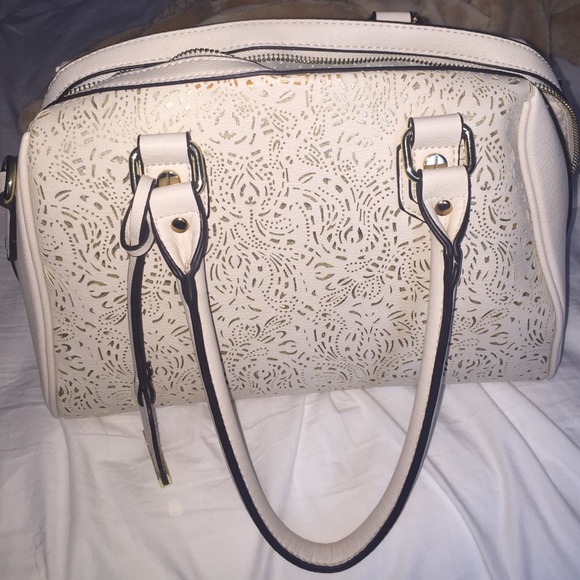 CREME LEATHER LACE DESIGN PURSE