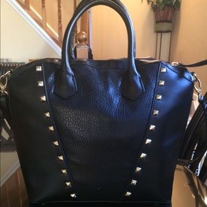 H&M bag. Comes with shoulder strap