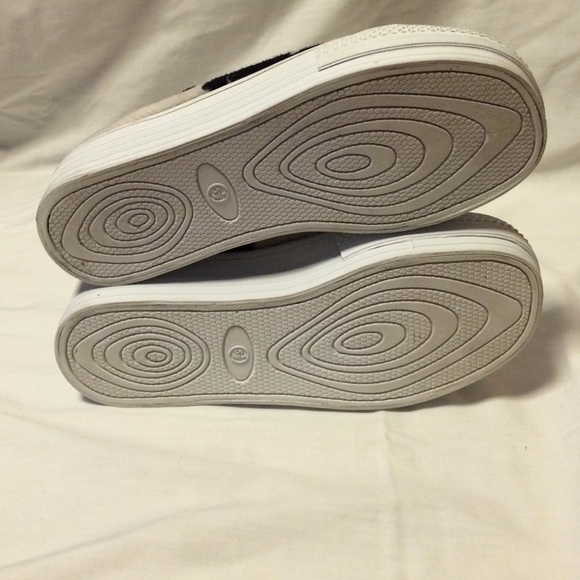 ❌SOLD❌Cow fur 90s sneakers flatforms - Picture 3 of 4