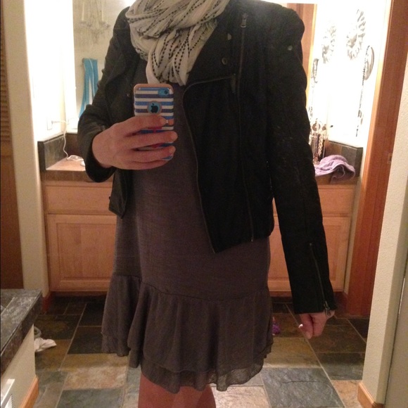 Silver Flowy dress. - Picture 4 of 4