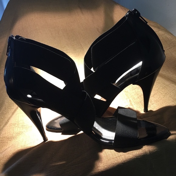 Black shoes elastic band