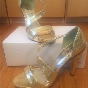 Gold Dereon high heels