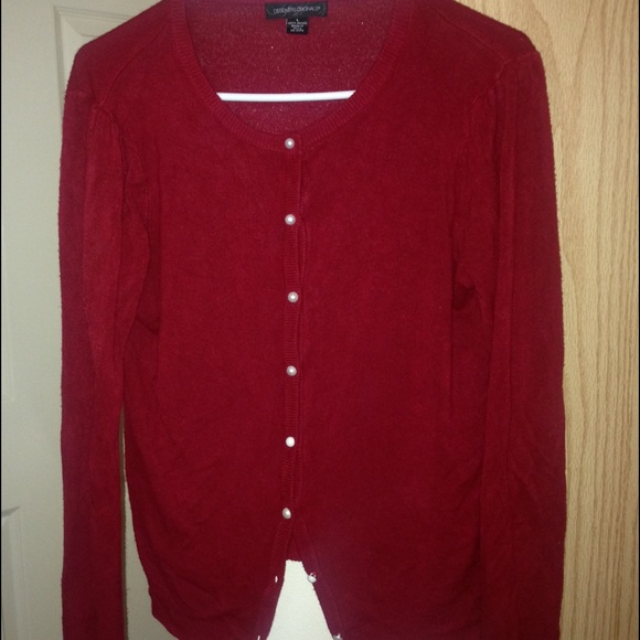 Beautiful red sweater w pearls in used condition - Picture 1 of 2
