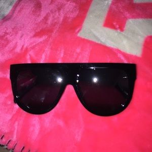 Black flat top sunnies