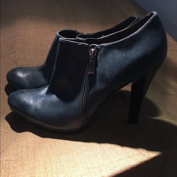 Jessica Simpson dark grey shoes