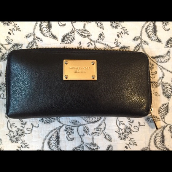 Michael Kors Handbags - Michael Kors Black Leather Wallet