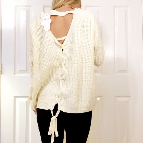 Sweaters - • Cream Chunky Sweater •
