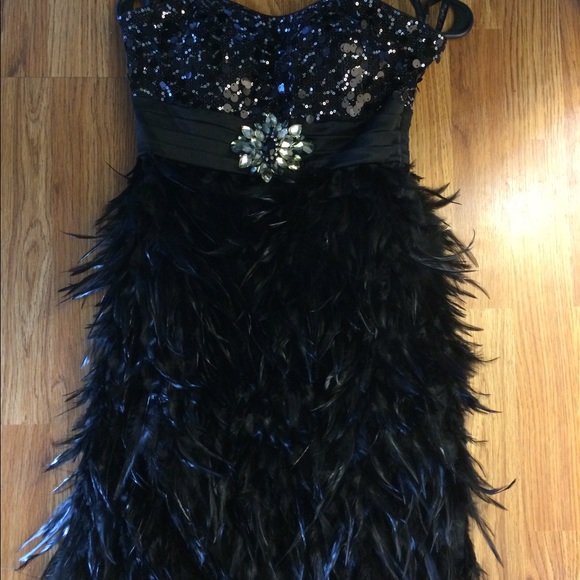 Night moves black sequence feather dress - Picture 2 of 4