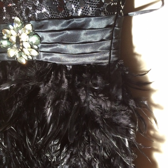 Night moves black sequence feather dress - Picture 4 of 4