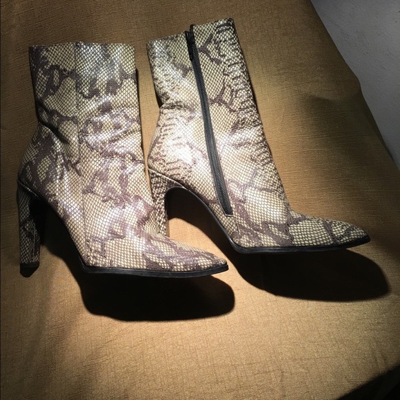 Short boots SOLD