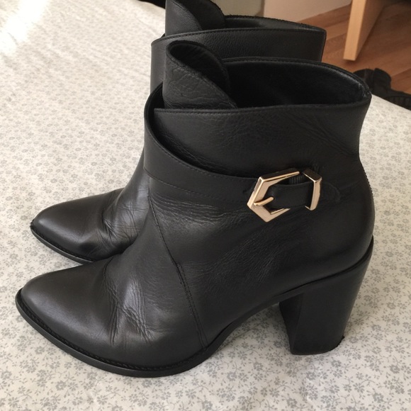 Arezzo ankle boots. Size 9 but It fits 8.5