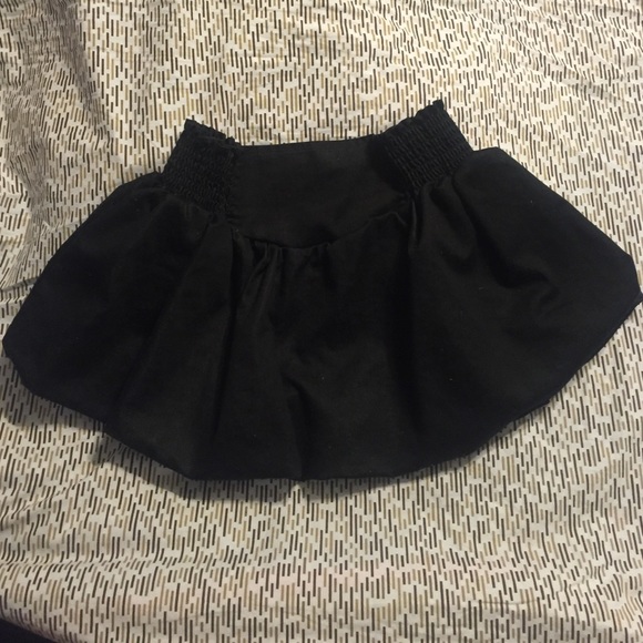 Cute black mini skirt ! - Picture 3 of 4
