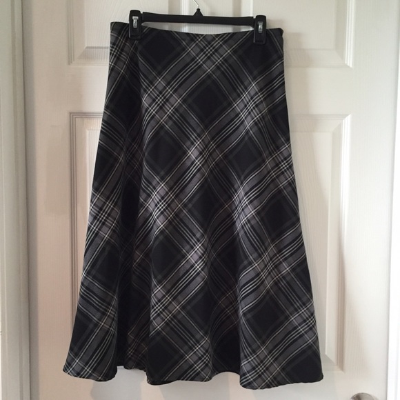 Croft & Barrow Dresses & Skirts - Croft & Barrow Size 8 Plaid Skirt Grey EUC