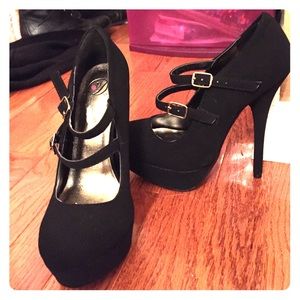 Black suede pump