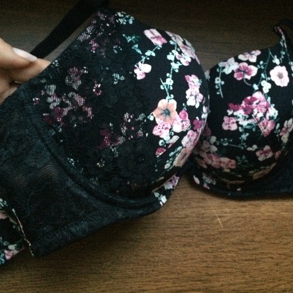 H&M black lace and flower print 34E bra