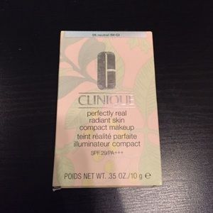 Clinique Compact Makeup - 05 Neutral