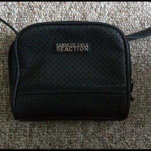 KENNETH COLE REACTION SHOULDER BAG