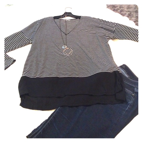 ZARA BLACK & WHITE STRIPED TOP!