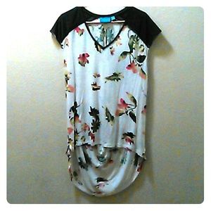 Vera Wang floral Top