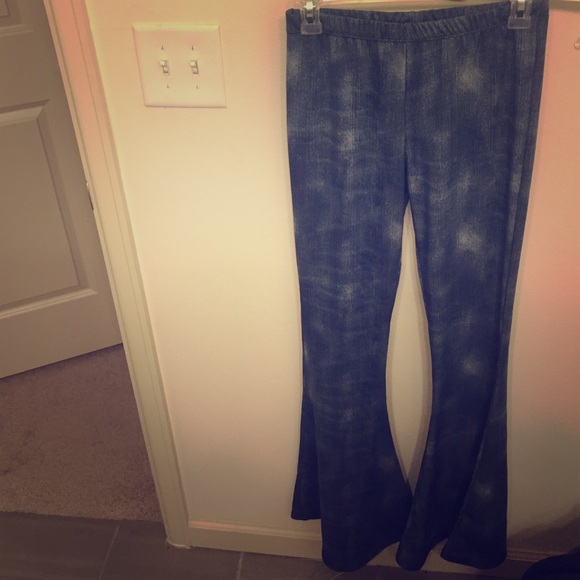 Bell bottom leggings/jeans. L