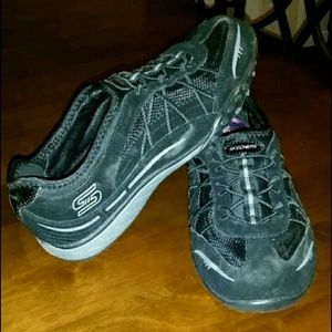 Brand New Skecher Memory foam shoes!