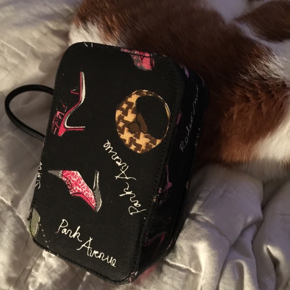 O Accessories - Travel size jewelry wristlet