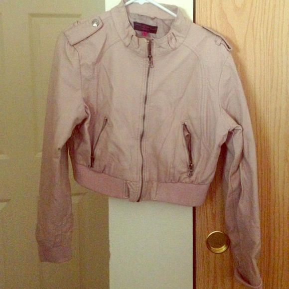 In great condition blush color crop jacket!! - Picture 1 of 1