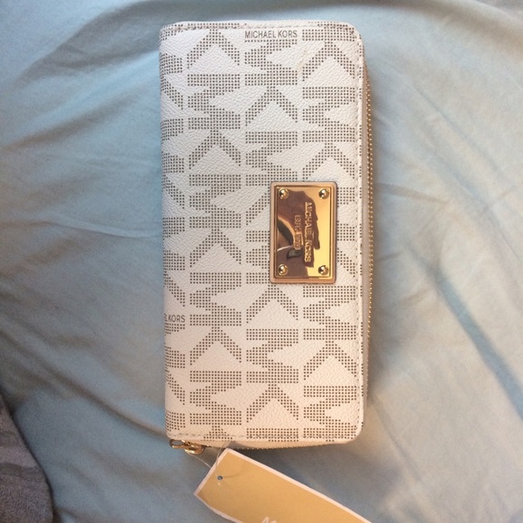 BRAND NEW AUTHENTIC MICHAEL KORS WALLET