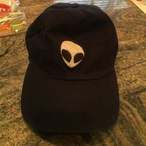 BRANDY MELVILLE ALIEN PATCH HAT